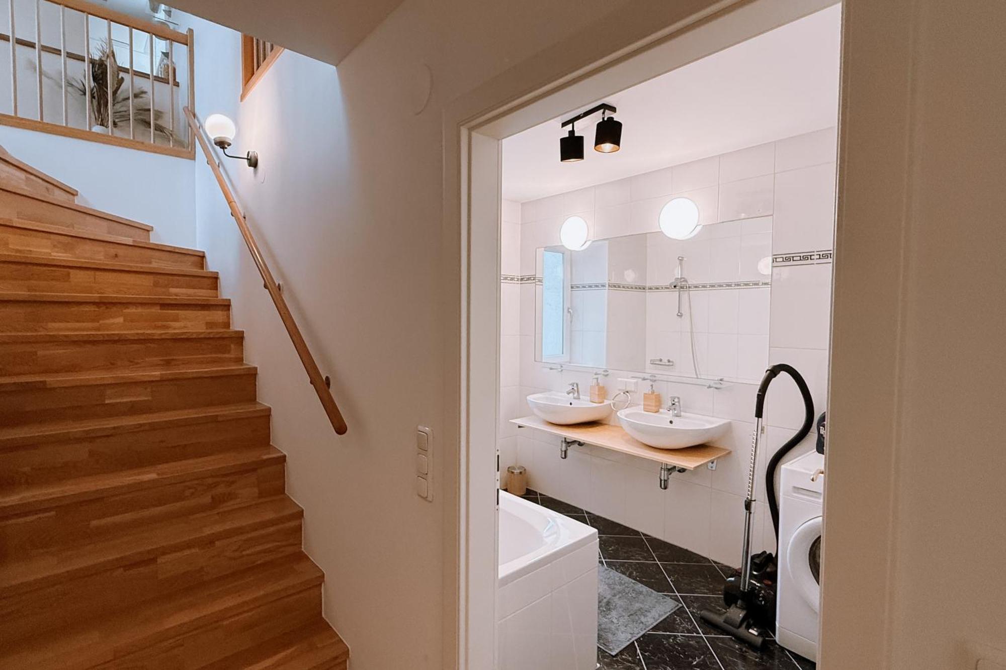 90Qm, 3 Bedrooms, Near Schoenbrunn, Balcony - Axara Housing เวียนนา ภายนอก รูปภาพ
